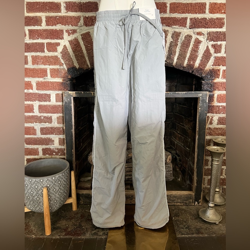 **SOLD**NWT hollister gray baggy track pants